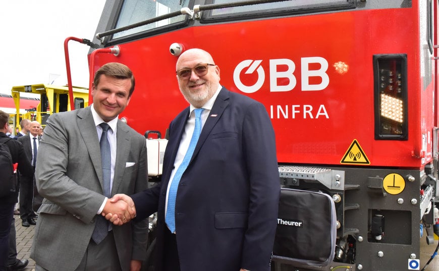 High-tech hybrid vehicle presented at InnoTrans